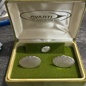 Vintage Avanti men’s cufflinks and stud